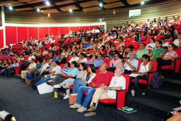 5.729 docentes acreditan títulos de posgrado